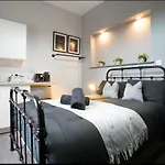 Aesthetic Moseley Studio - 5